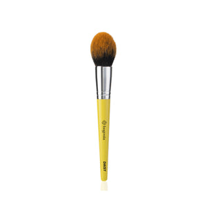 Bogenia makeup brush bg2153 for applying and blending professional highlighter