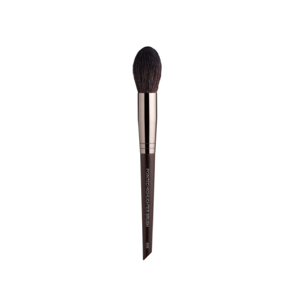 Bogenia makeup brush bg2005 for applying and blending professional highlighter