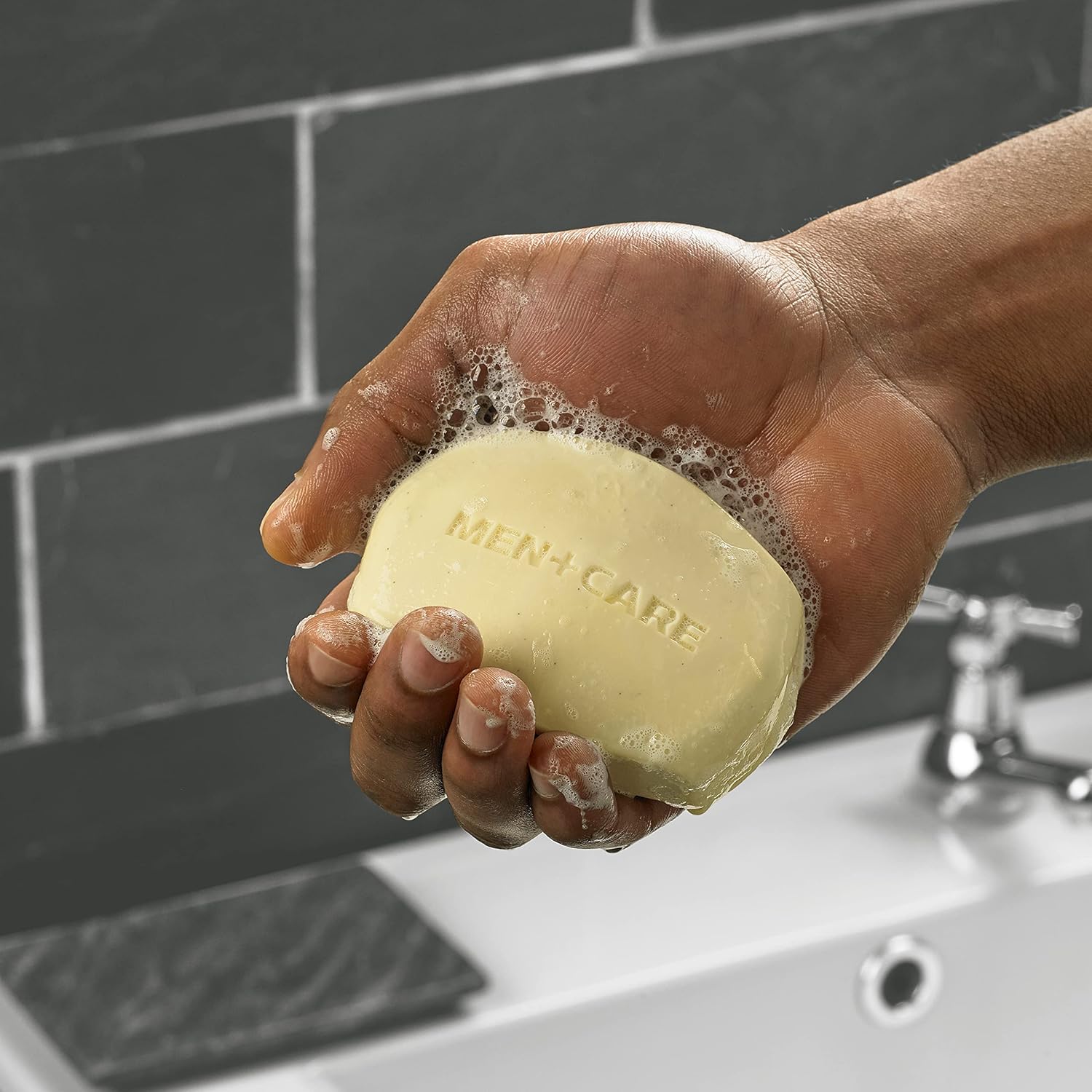 Dove Men+Care Cool Moisture 3-in-1 Cleansing Bar - 12 Pack (1272g)